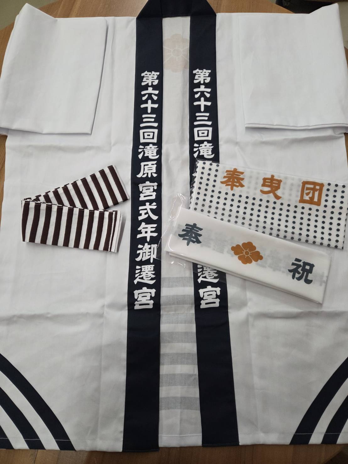 瀧原宮御木曳の法被を披露